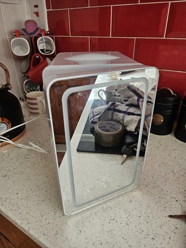 White mini fridge - , 6