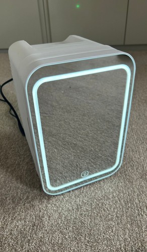 Mini skincare fridge with led - mini,
